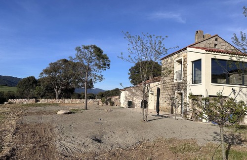 Sartene House | Maison Cantonnière en Pierre Entièrement Rénovée sur un Terrain Agréable