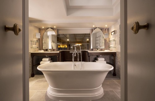 Saint-Germain-des-Pres House | Maison Cardinal Furstemberg - Top of the range services - Saint Germain des Près