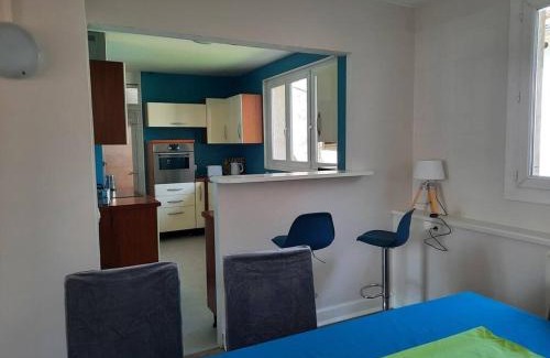 Connerre House | Maison centre Connerré - Proche 24h - 11 pers - 4 chambres