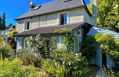Courtonne-la-Meurdrac House | Maison Charmante Avec Jacuzzi et Cours D'eau