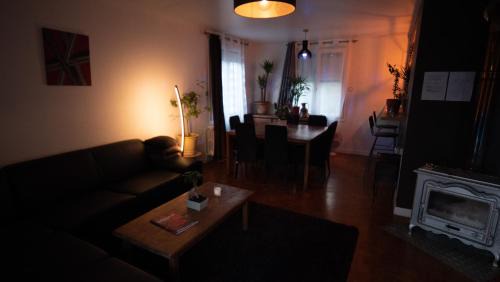 Besancon House | Maison chaleureuse 6, 8 personnes quartier Palente 3 chambres