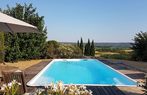 Blauzac House | Maison Chemin d'Uzès is an independent property, in the countryside, near Uzès.