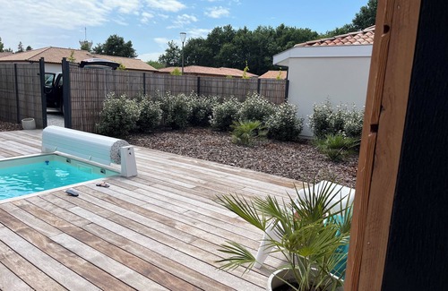 Saint-Julien-en-Born Villa | Maison Climatisée Neuve en Bois Avec Piscine 8 km Contis Plage