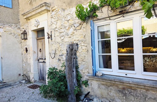 Crestet House | Maison Crestet - Oasis of calm yet everything at your fingertips