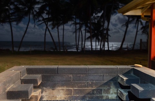 Sainte-Marie House | Maison d'Ô Baie de Saint-Jacques, on a wild beach