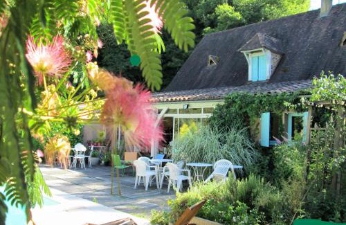 Sainte-Nathalene Bed & Breakfast | Maison d'Hôtes Le Moulin Pointu