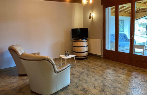 Boyeux-Saint-Jerome House | Maison Dans un Village Viticole