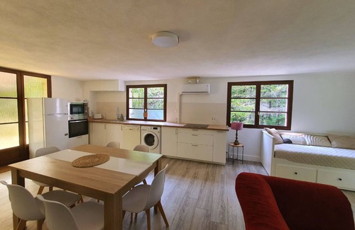 Crest House | Maison Dans un Écrin de Verdure.piscine, Tennis; Idéal Pour se Ressourcer!