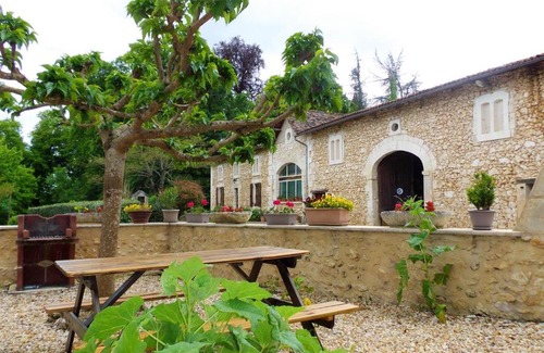 Saint-Front-de-Pradoux House | Maison de 2 chambres avec piscine partagee spa et jardin amenage a Saint Front de Pradoux