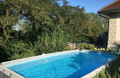 Marnay House | Maison de Campagne Avec Piscine Privée Entourée D'un Joli Jardin Sans vis à vis