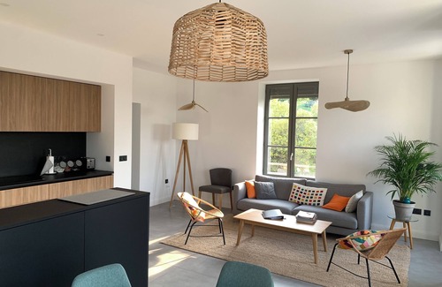 Vernay House | Maison de Charme Avec Terrasse et Jardin