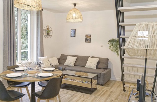 Sud Loire House | Maison de Charme Avec Jardin, Spacieuse et Confortable