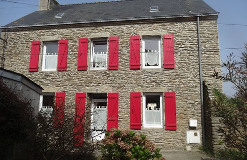 Groix House | Maison de Famille à 100 m de la Plage de Locmaria, Charme Fou, Jardin Clos