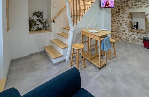 Saint-Genies-de-Fontedit House | Maison de Caractère rénovée avec gout pour 2 personnes