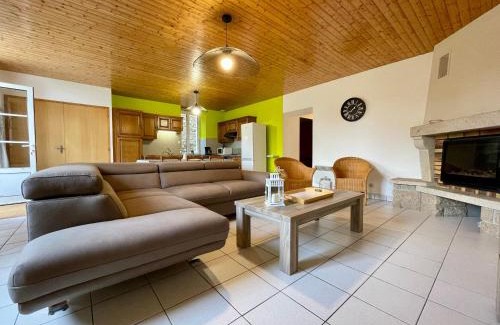 Saint-Julien-Molhesabate House | Maison de plain-pied rénovée en 2018 avec jardin privatif, calme, nature et activités à Saint-Julien - FR-1-582-265