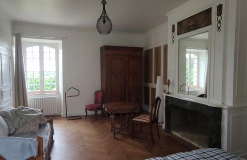 La Bazouge-du-Desert House | Maison de Maître - chambre chez particulier