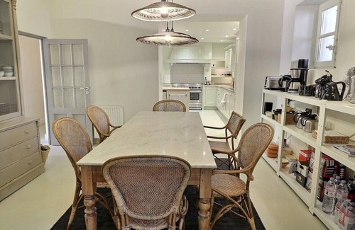 Maillane House | Maison de Manon, in the heart of Maillane, 5 bedrooms, 5 bathrooms, heated swimming pool