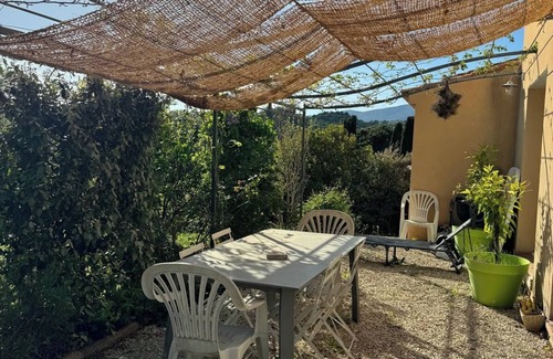 Cabrieres-dʼAigues House | Maison de Vacances Dans le Luberon