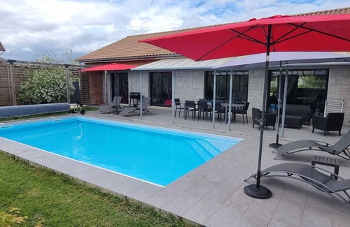 Lesmont House | Maison de Vacances Avec Piscine - La Maison des Lacs