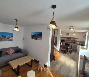 Esquieze-Sere House | Maison de village rénovée