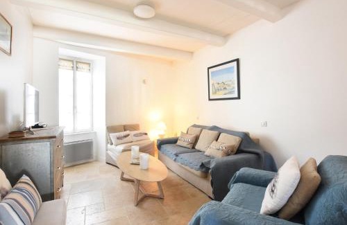 Ars-en-Re House | Maison de village à Ars-en-Ré, 9 pers, à 300m du port, jardin, Wi-Fi, idéal pour familles - FR-1-258-83