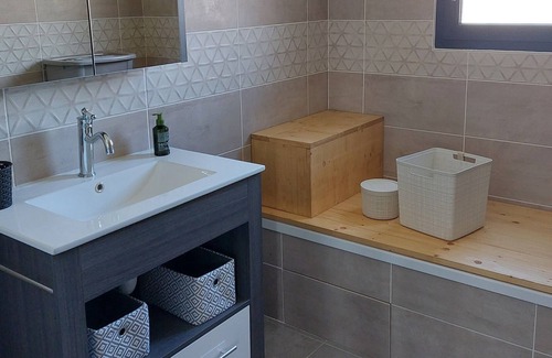 Saint-Paul-le-Jeune Villa | Maison des Rousses 4 Personnes