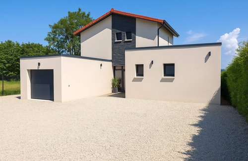 Jayat House | Maison du lac, 1h from Lyon and Genèves, Jacuzzy, swimming pools, magnificent lake view.