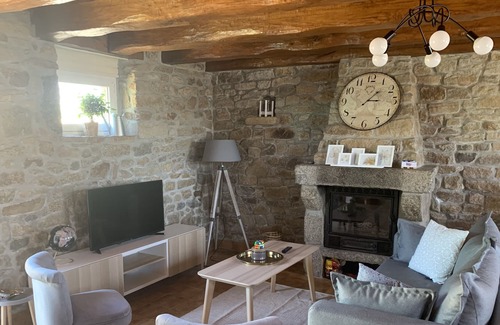 Plouguin House | Maison en Pierre à Proximité des Plages de St Pabu et Portsall
