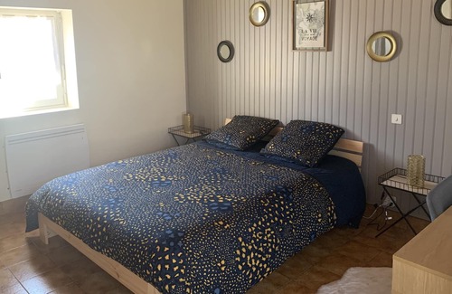 Plouguin House | Maison en Pierre à Proximité des Plages de St Pabu et Portsall