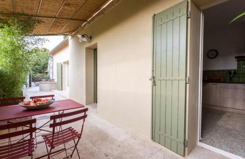 Fontvieille House | maison entière de village Fontvieille avec piscine