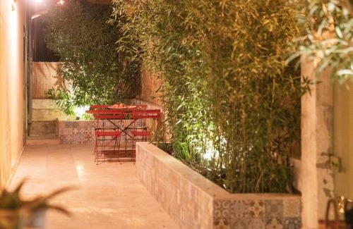 Fontvieille House | maison entière de village Fontvieille avec piscine