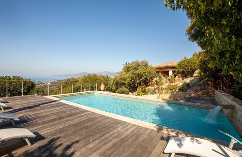 Albitreccia House | Maison Face à la mer Dans Environnement Calme