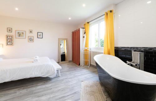 Sainte-Anne-d'Auray Apartment | Maison familiale - Spacieuse - Wifi - Parking