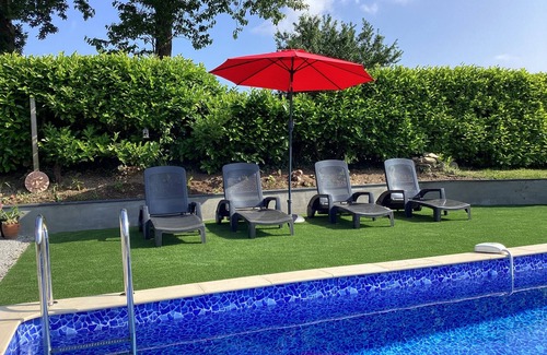 Plounevez-Quintin Cottage | Maison Fleurie, 2 bedroom cottage with heated private swimming pool and WIFI