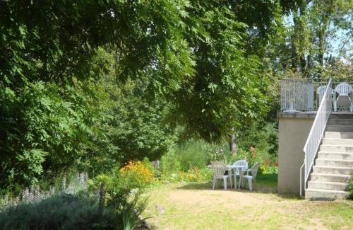 Ebreuil House | Maison indépendante avec terrasse, WIFI, jardin, proche château - FR-1-489-70
