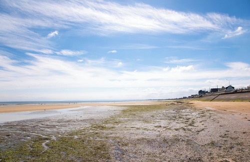 Lion-sur-Mer House | Maison L'atypique