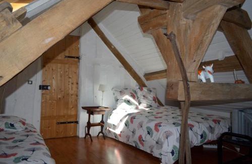 Saint-Jean-le-Blanc House | Maison lAmrique welcome you to one of their rooms Dogs are also welcomed