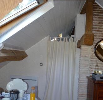 Saint-Jean-le-Blanc House | Maison lAmrique welcome you to one of their rooms Dogs are also welcomed