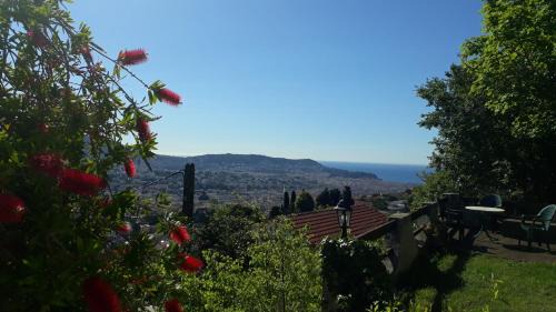 Saint-Sylvestre House | Maison mitoyenne 68m², 2 pièces + véranda, jardin 100m² avec pergola, vue mer
