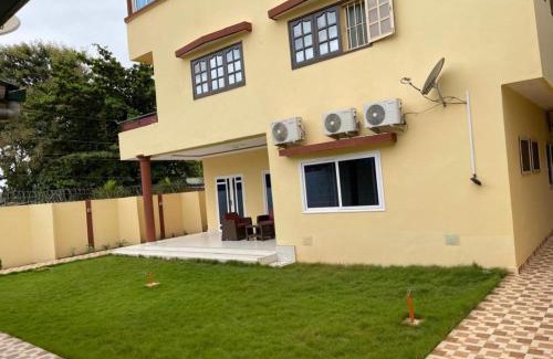 Abomey-Calavi Apartment | Maison moderne à Calavi - paisible et confortable