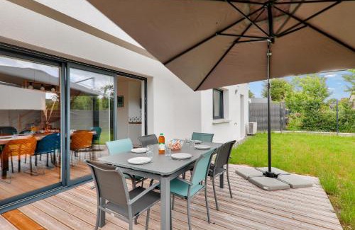 Le Tour-du-Parc House | Maison neuve pour 8, 800m des plages