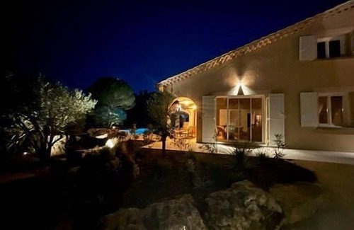 Ruoms Villa | Maison Pour 12 Personnes, 5 ch, 1ha de Terrain Sans Vis-à-vis, Piscine Chauffée