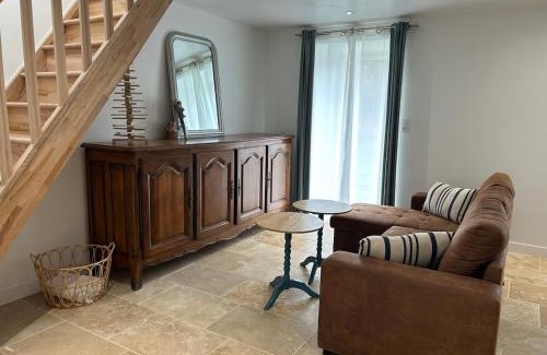 Pedernec House | Maison rénovée en pierres à la campagne