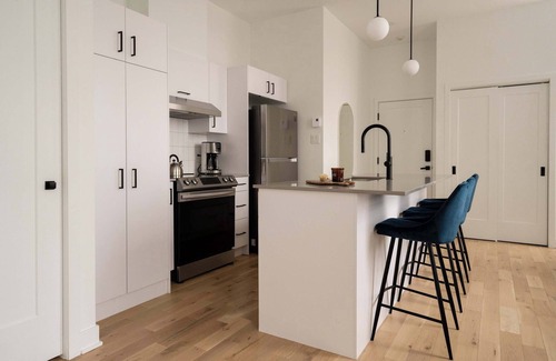 Old Montreal Apartment | Maison Rasco - Two-bedroom queen size bed suite