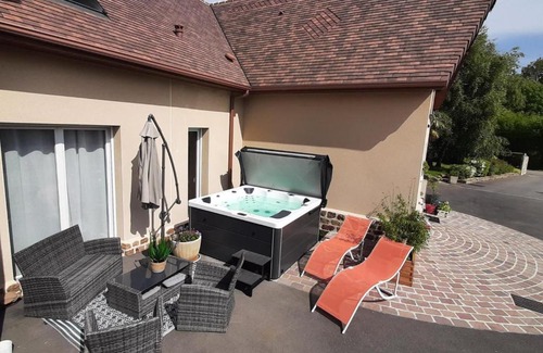 Athis-Val de Rouvre House | Maison spa privatif près de l'étang avec jardin fleuri et jeux enfants, proche Suisse Normande - FR-1-497-188