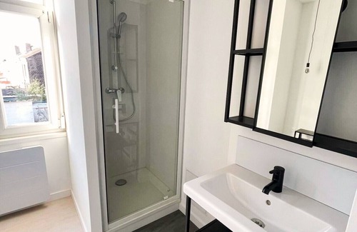 Anzin House | Maison Spacieuse: 6 Chambres,12 Pers, 4 SdB - Confort Total