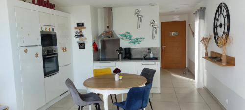 Bastelicaccia House | Maison t3 duplex avec jacuzzi