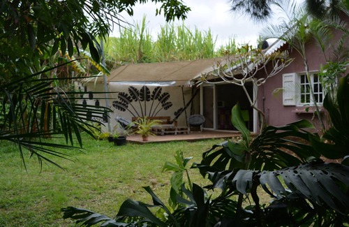 Saint-Pierre De La Reunion Apartment | Maisonette in vegetation, calm and rest.
