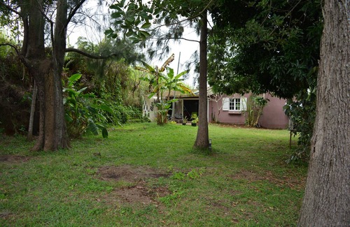 Saint-Pierre De La Reunion Apartment | Maisonette in vegetation, calm and rest.