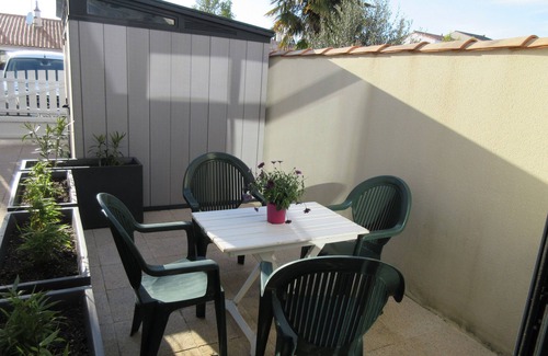 Quartier des Boucholeurs House | Maisonette with terrace and parking close to the beach